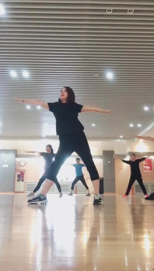 热身舞蹈视频,活力四射的健身启航之旅