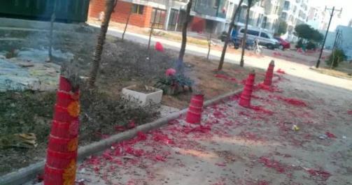 农村放鞭炮视频,放鞭炮视频里的传统民俗盛宴