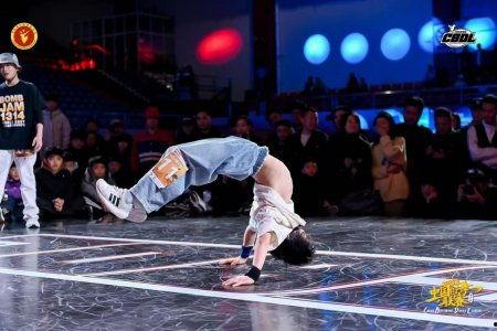 小孩子街舞视频,街舞小将们的活力瞬间