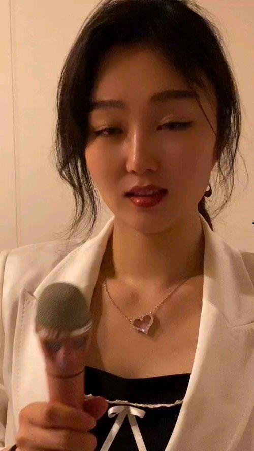 女人的比视频,比视频中的真实瞬间