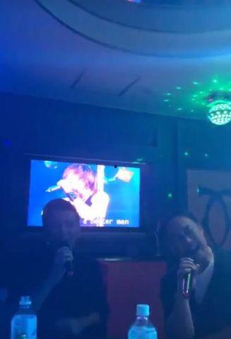 ktv视频现场唱歌,歌声飞扬的欢乐时光