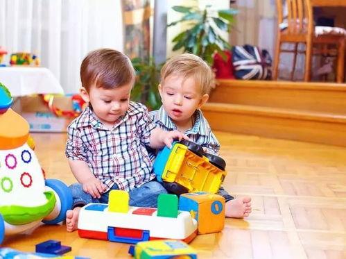 宝宝玩玩具视频,玩具视频中的快乐瞬间