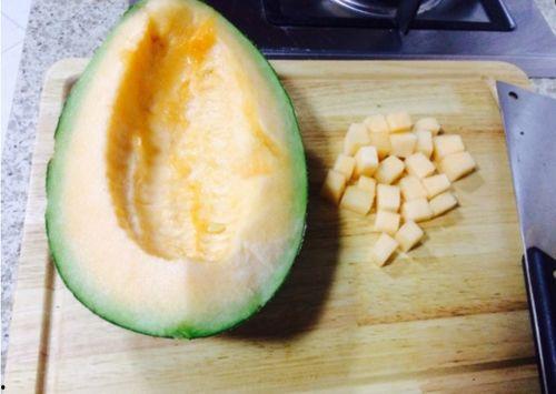 黑虎虾哈密瓜怎么吃,黑虎虾哈密瓜的夏日清新美味搭配攻略