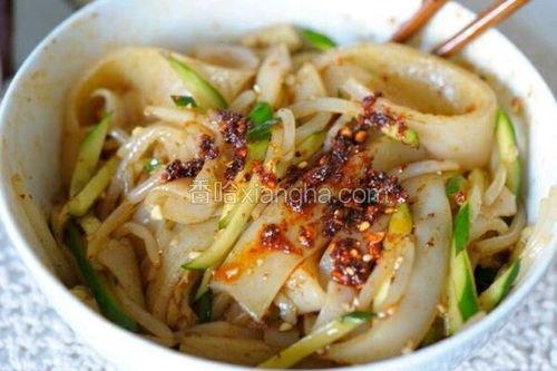 简单凉皮的做法视频,一学就会！简单凉皮制作教程