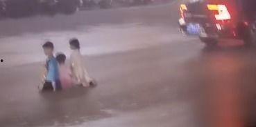 罚跪的视频,传统教育方式引发社会关注