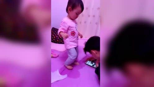 尿床了视频,揭秘尿床背后的秘密