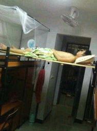 大学宿舍搞笑视频,搞笑视频里的青春回忆