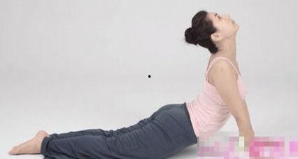 减肚子瑜伽视频,跟随视频打造平坦腹部