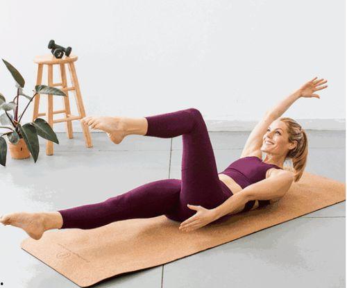 减肚子瑜伽视频,跟随视频打造平坦腹部