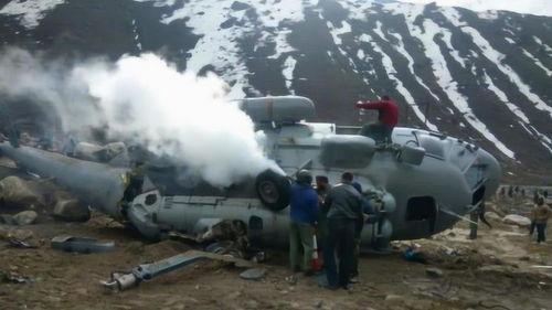 直升机坠毁视频,直升机坠毁现场直击